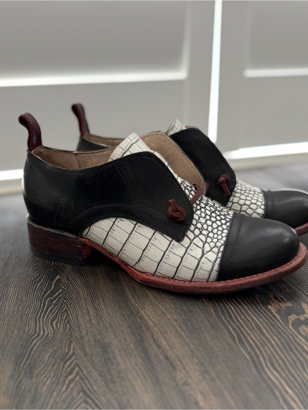 Freebird Mabel Black/White Croc
Leather Oxford Size 8